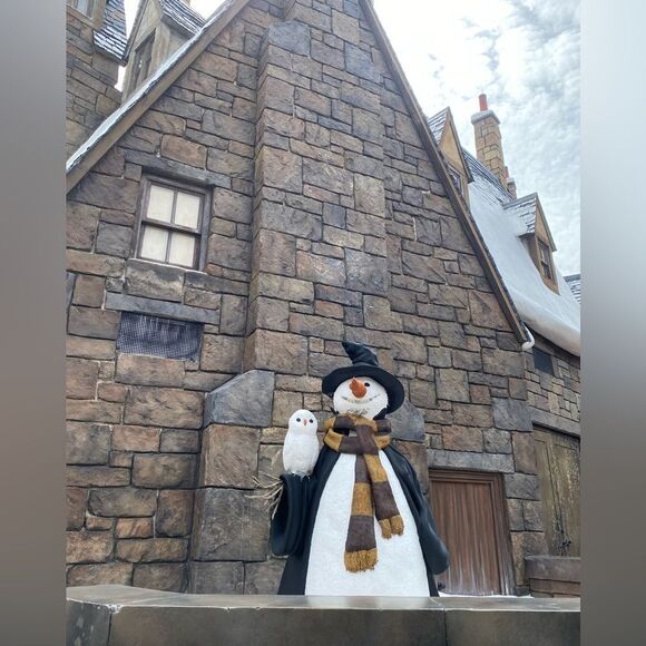 Universal‎ Studios Wizarding World of Harry Potter Hogsmeade Snowman Plus… - Picture 2 of 6